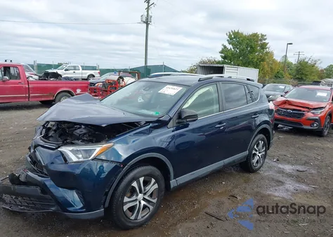 2017 Toyota Rav4 Le z USA, uszkodzony, nr VIN JTMBFREV7HJ106998